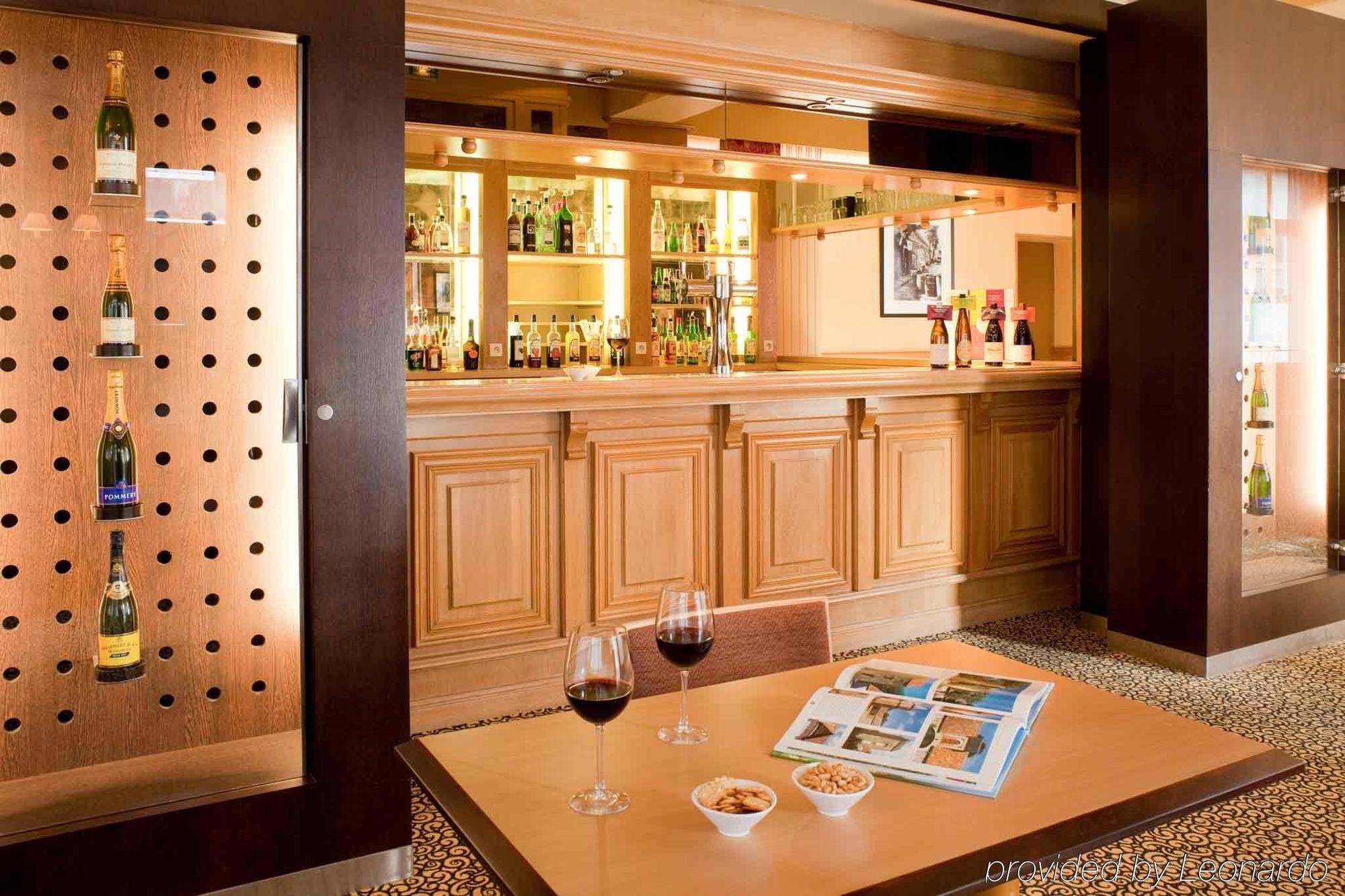 Mercure Calais Centre Restoran foto
